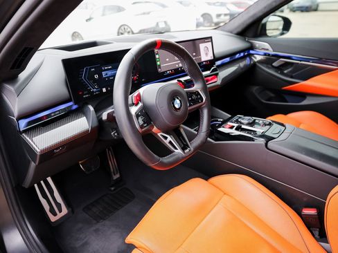 Used 2025 BMW M5 w/ Carbon Package image 4