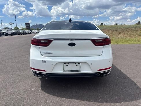 Used 2017 Kia Cadenza Premium w/ Luxury Package FWD image 6
