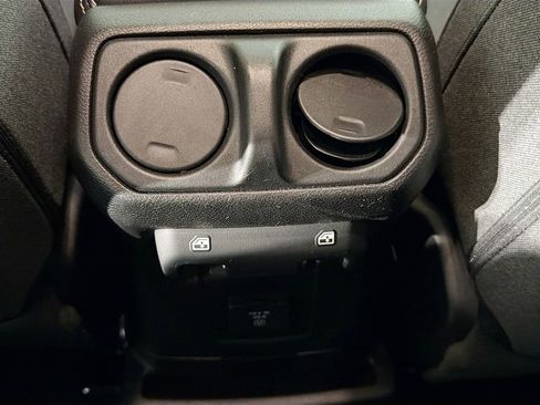 Used 2025 Jeep Wrangler Unlimited Sahara AWD/4WD image 28