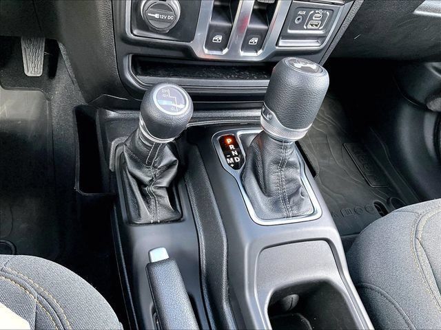 Used 2025 Jeep Wrangler Sport AWD/4WD image 29