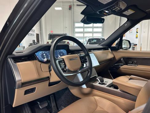 Used 2025 Land Rover Range Rover SE AWD/4WD image 14