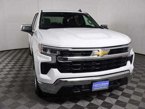 Used 2025 Chevrolet Silverado 1500 LT image 3