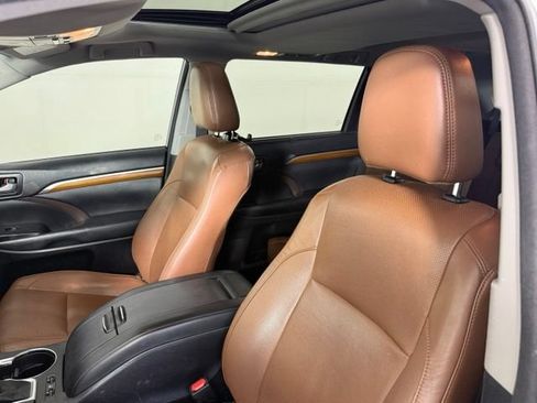 Used 2018 Toyota Highlander Limited FWD image 6