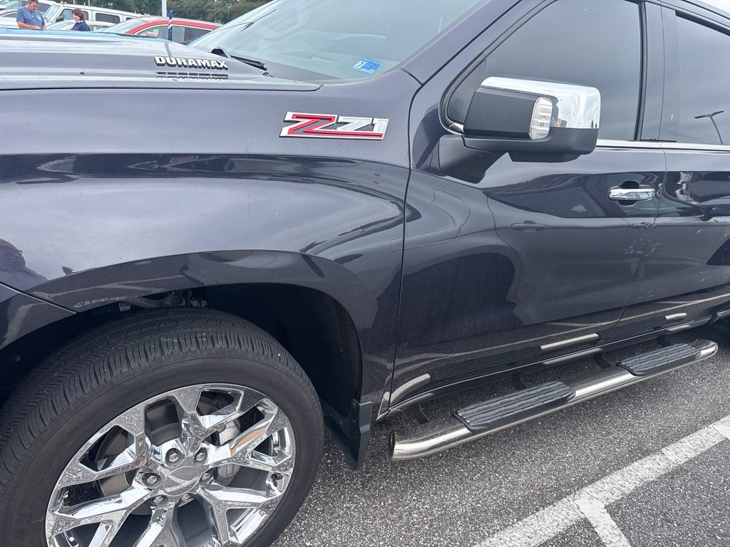 Used 2024 Chevrolet Silverado 1500 LTZ AWD/4WD image 2