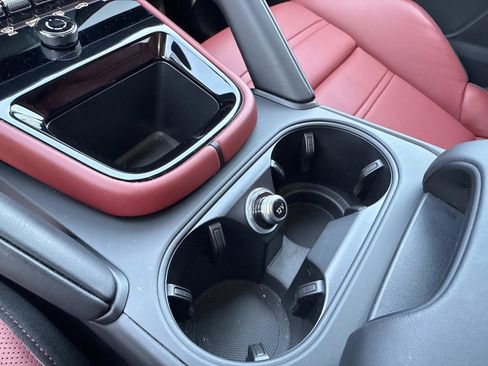 Used 2024 Porsche Cayenne S image 33