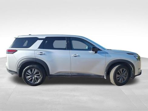 Certified 2025 Nissan Pathfinder S FWD image 9