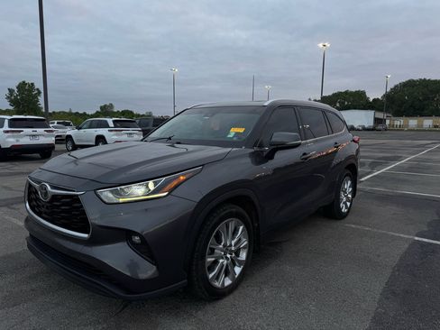 Used 2020 Toyota Highlander Limited image 4