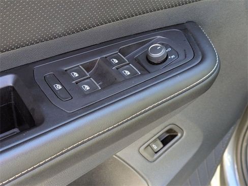 Used 2024 Volkswagen Atlas SE image 14