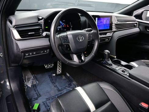 Used 2025 Toyota Camry SE FWD image 12