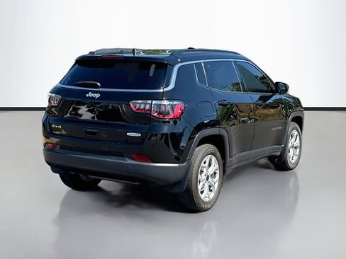 Used 2025 Jeep Compass Latitude AWD/4WD image 8