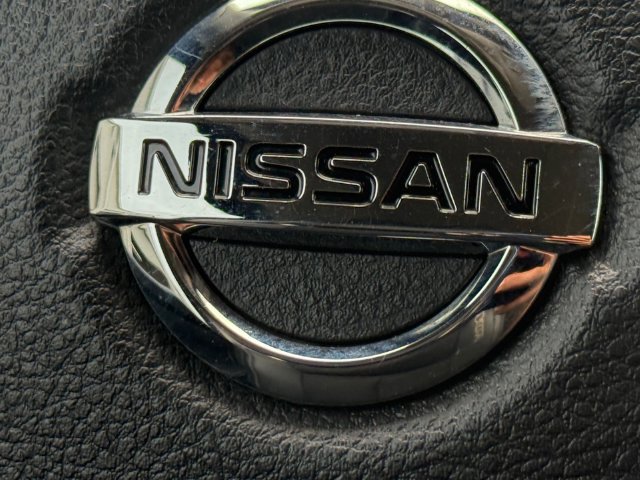 Used 2017 Nissan Titan PRO-4X AWD/4WD image 5