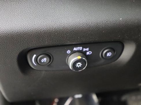Used 2021 Chevrolet Traverse LT FWD image 22