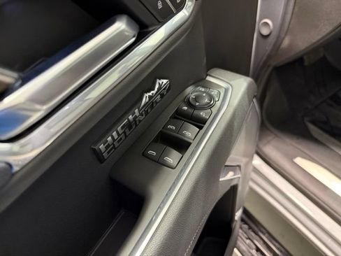 Used 2025 Chevrolet Silverado 1500 High Country AWD/4WD image 11