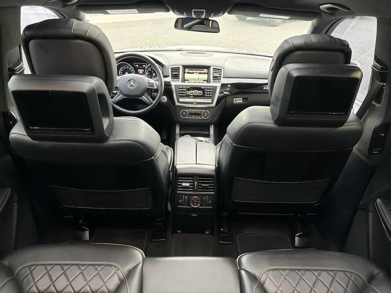 Used 2015 Mercedes-Benz GL 550 4MATIC w/ Driver Assistance Package image 10