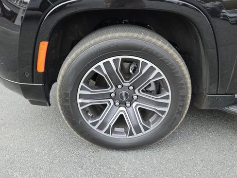 Used 2025 Jeep Wagoneer 4WD image 9