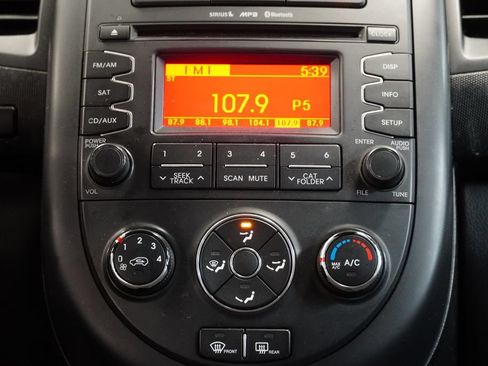 Used 2013 Kia Soul FWD image 19