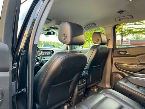 Used 2019 GMC Acadia SLT w/ LPO, Cargo Package AWD/4WD image 13