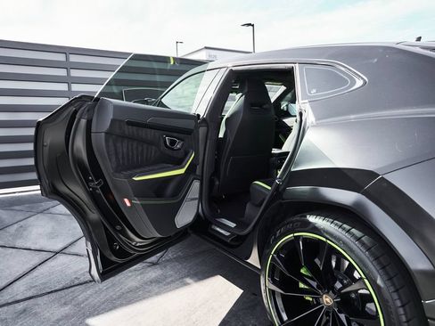 Used 2022 Lamborghini Urus AWD/4WD image 28