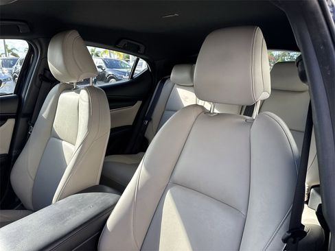 Used 2019 MAZDA MAZDA3 Hatchback w/ Preferred Package image 42