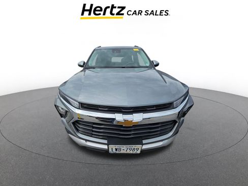 Used 2025 Chevrolet TrailBlazer LT image 2