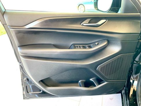 Used 2025 Jeep Grand Cherokee L Altitude image 10