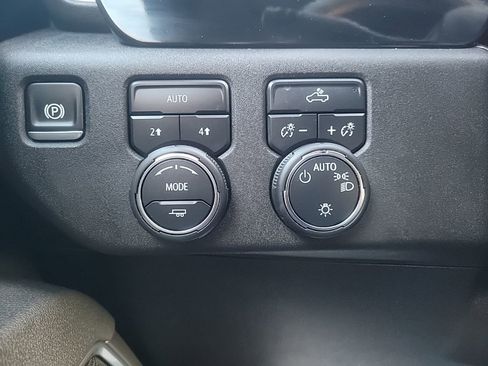 Certified 2025 Chevrolet Silverado 1500 LT image 10