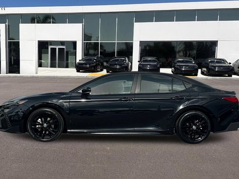 Used 2025 Toyota Camry SE FWD image 6