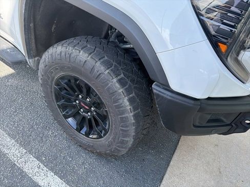 Used 2023 GMC Sierra 1500 AT4X image 12