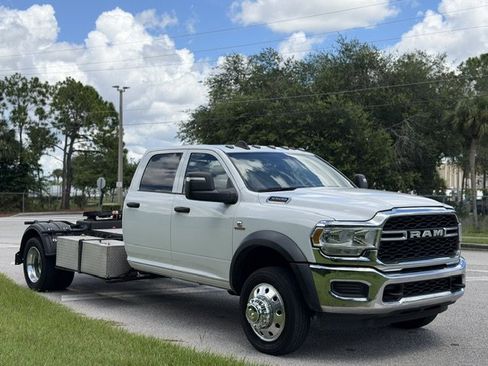 Used 2024 RAM 5500 Tradesman w/ Chrome Appearance Group RWD image 8