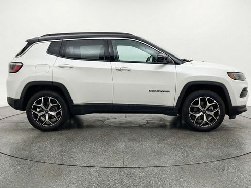 Used 2025 Jeep Compass Limited AWD/4WD image 11