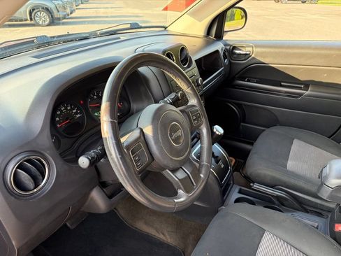 Used 2013 Jeep Compass Latitude FWD image 13