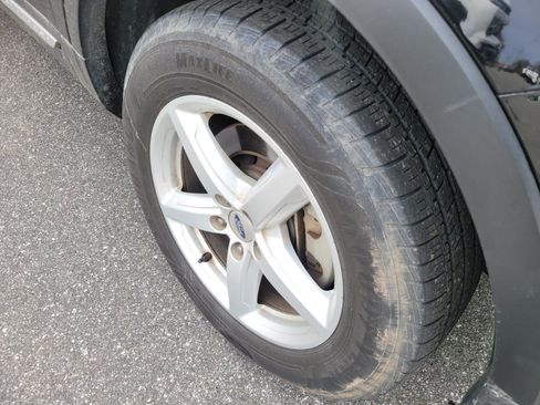 Used 2016 Ford Explorer XLT w/ Equipment Group 202A image 4