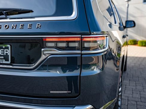 Used 2023 Jeep Grand Wagoneer Series III AWD/4WD image 15