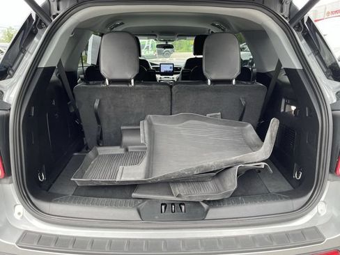 Certified 2023 Ford Explorer XLT w/ Equipment Group 202A AWD/4WD image 23