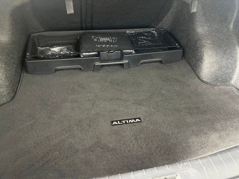 Used 2025 Nissan Altima 2.5 SR image 32