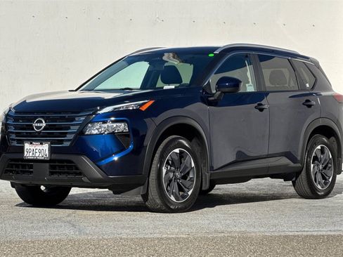 Used 2024 Nissan Rogue SV w/ SV Premium Package image 8