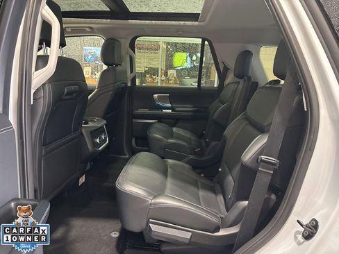 Used 2025 Ford Expedition Platinum AWD/4WD image 3
