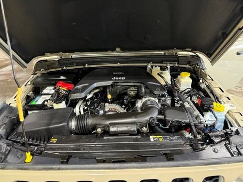 Used 2020 Jeep Gladiator Overland w/ Popular Equipment Package AWD/4WD image 27
