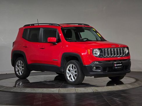 Used 2018 Jeep Renegade Latitude w/ Cold Weather Group image 2