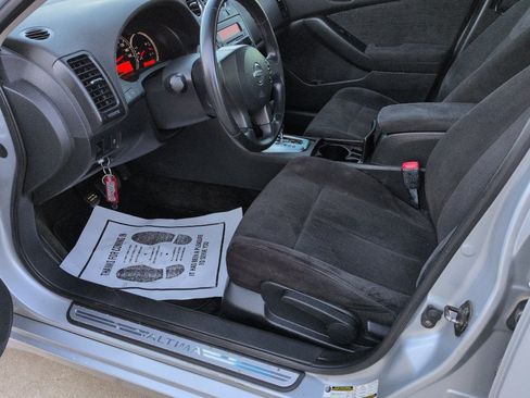 Used 2010 Nissan Altima 2.5 S FWD image 9