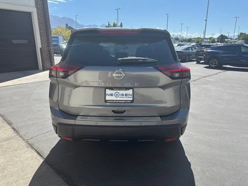 Used 2025 Nissan Rogue SV w/ SV Premium Package AWD/4WD image 7