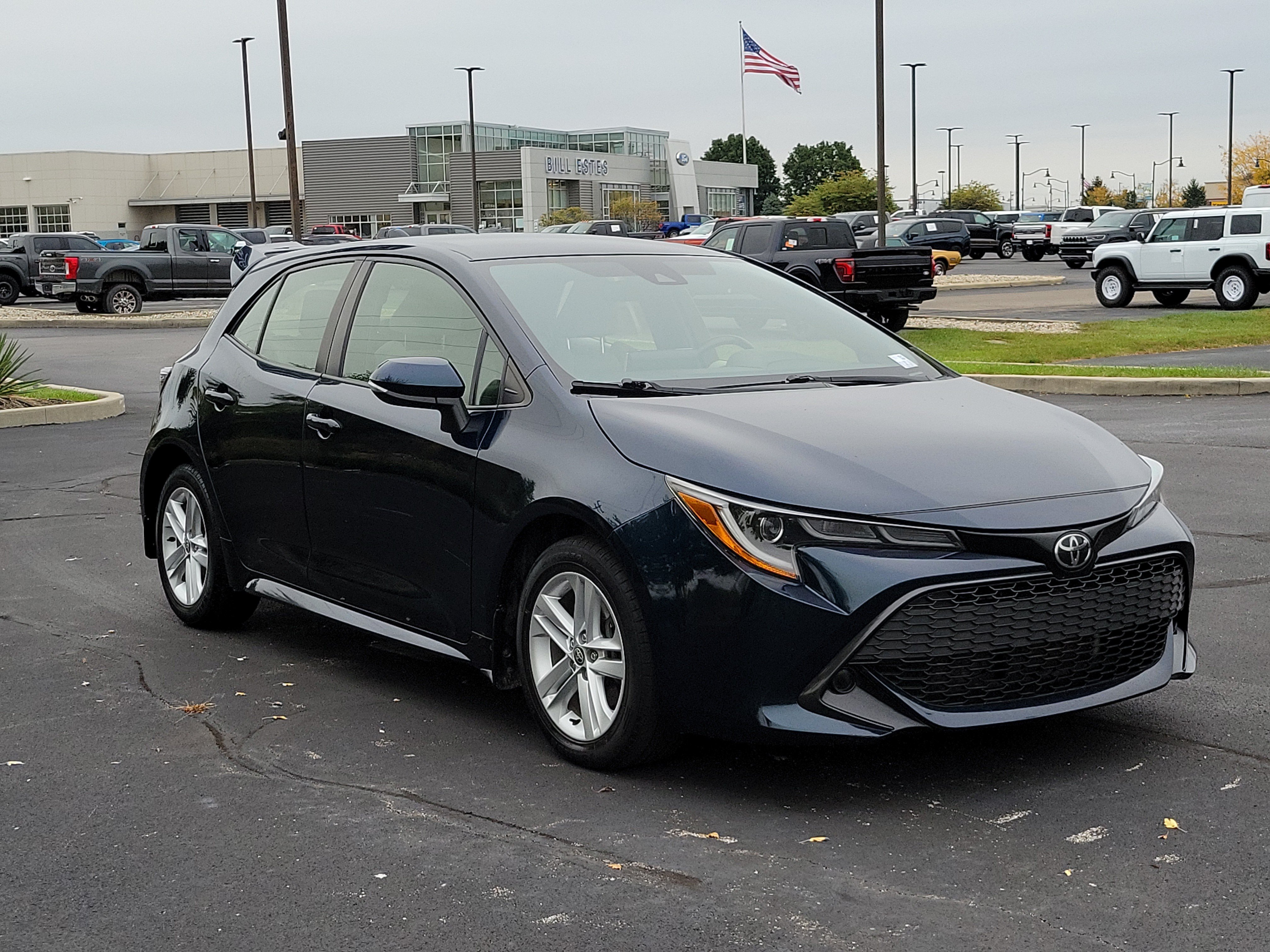 Used 2022 Toyota Corolla SE w/ SE Preferred Package FWD image 5