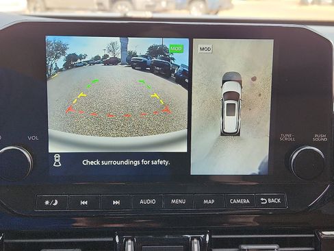 Used 2023 Nissan Pathfinder Platinum image 17