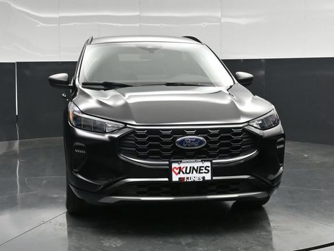 Used 2023 Ford Escape ST-Line w/ Tech Pack #1 AWD/4WD image 4
