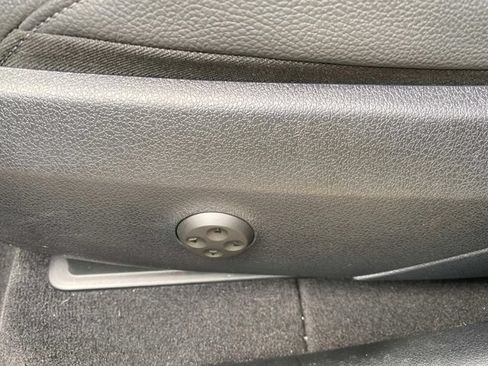 Used 2024 Mercedes-Benz GLC 300 4MATIC image 15