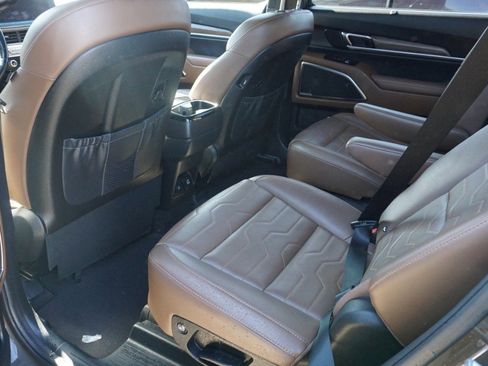 Used 2020 Kia Telluride SX w/ SX Prestige Package image 5