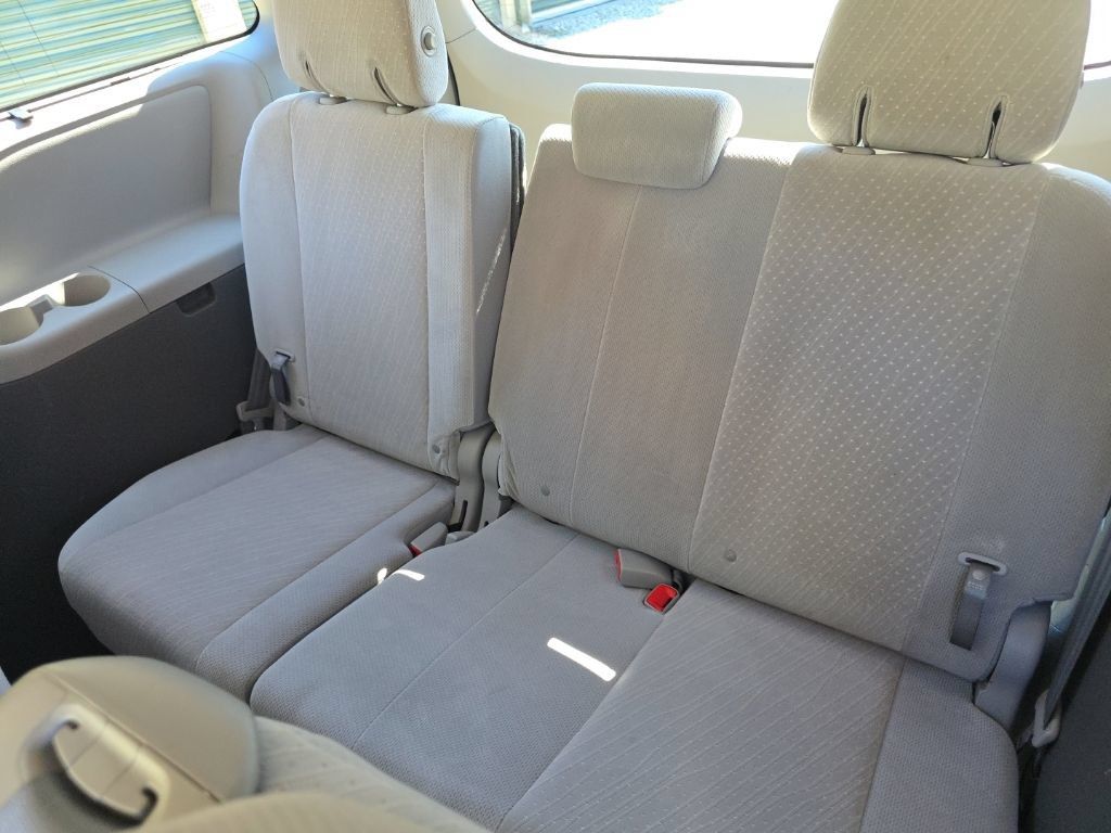 Certified 2018 Toyota Sienna LE FWD image 14