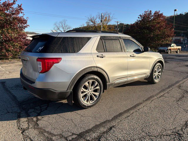 Used 2020 Ford Explorer XLT w/ Equipment Group 202A AWD/4WD image 4