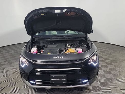 Used 2025 Kia Niro SX image 14