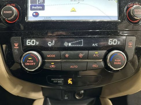Used 2016 Nissan Rogue SV w/ SV Premium Package FWD image 21
